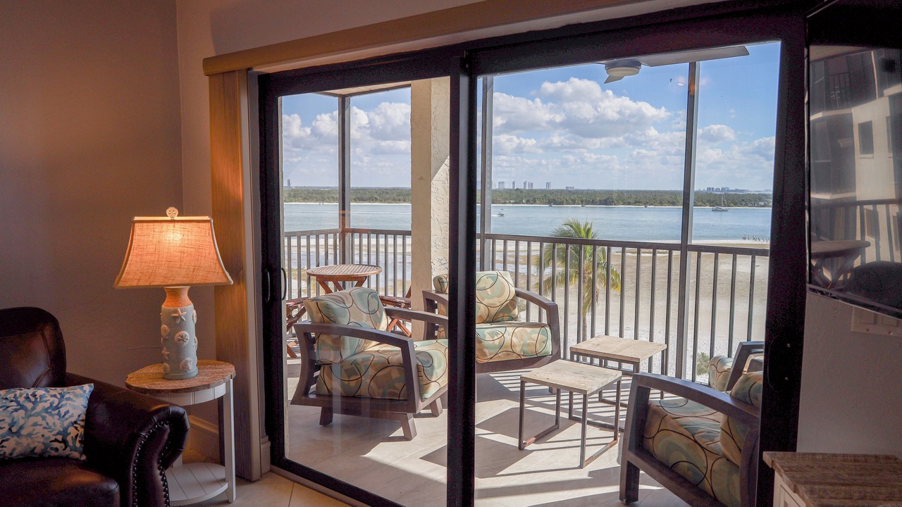 Photo of Livingroom in Laguna Shores