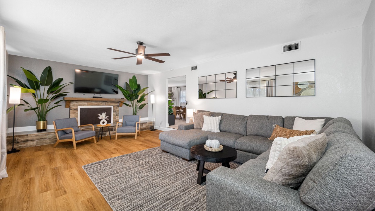 Photo of Livingroom in Westchase