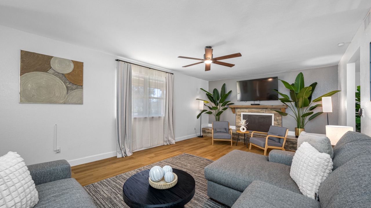 Photo of Livingroom in Westchase