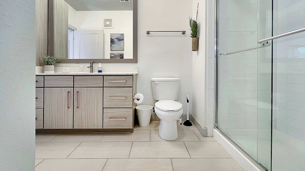 Photo of Bathroom in Carver City - Lincoln Gardens
