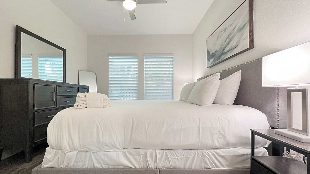 Photo of Bedroom in Carver City - Lincoln Gardens