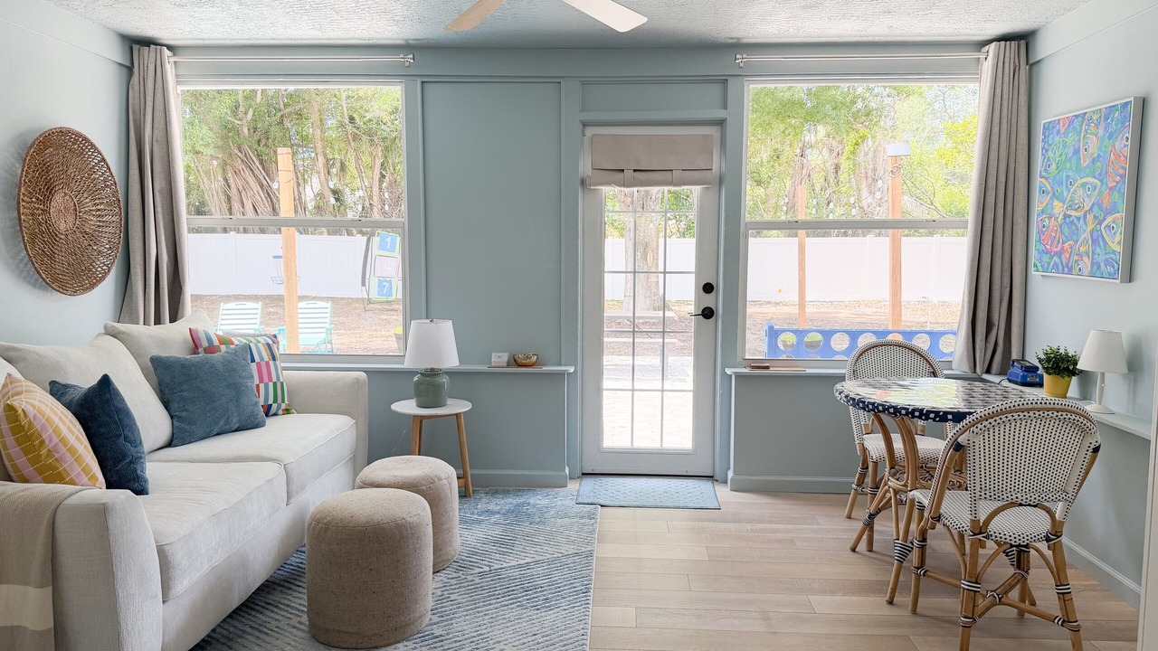 Photo of Livingroom in Shore Acre Heights