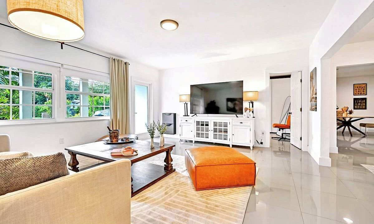 Photo of Livingroom in North Miami