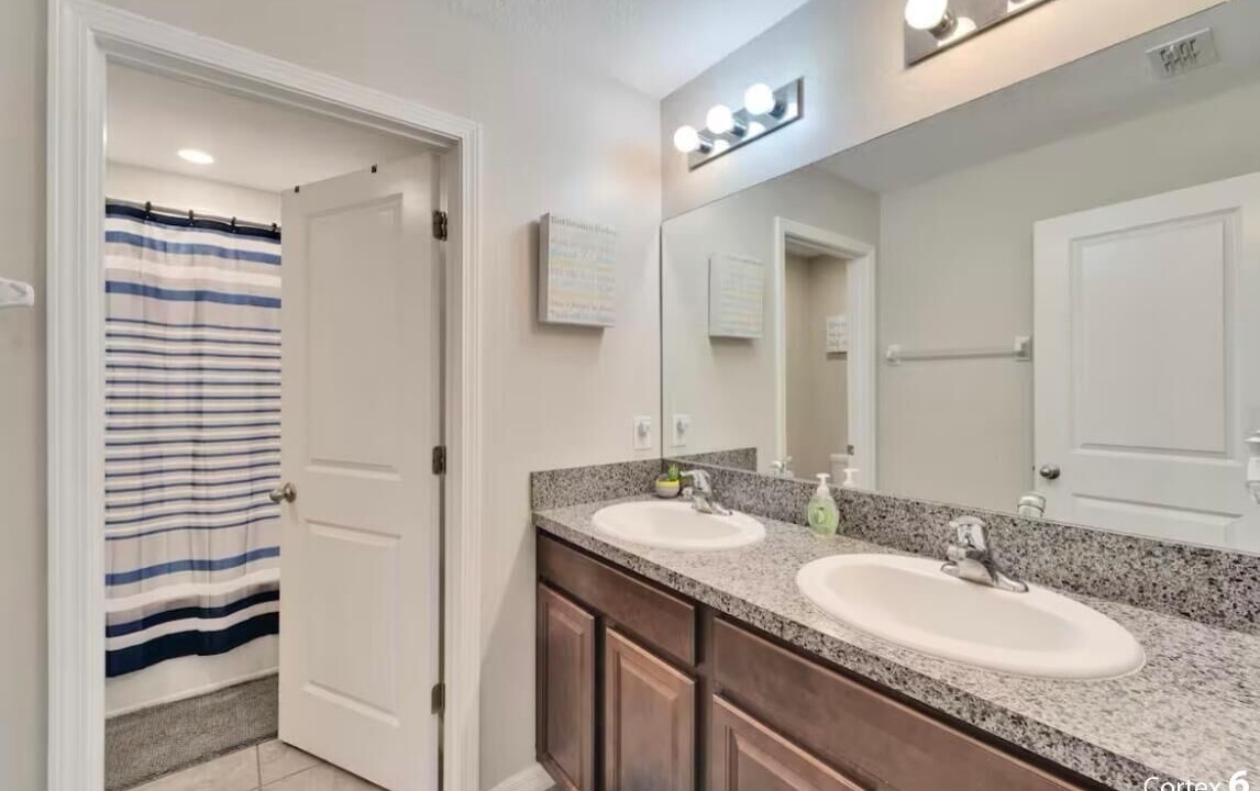 Photo of Bathroom in Wimauma