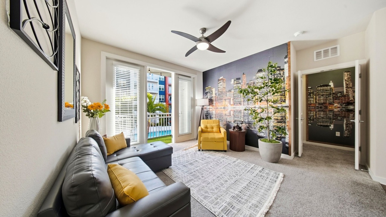 Photo of Livingroom in Courier City - Oscawana