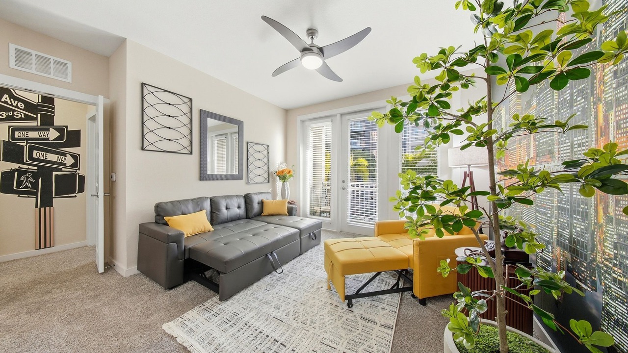Photo of Livingroom in Courier City - Oscawana