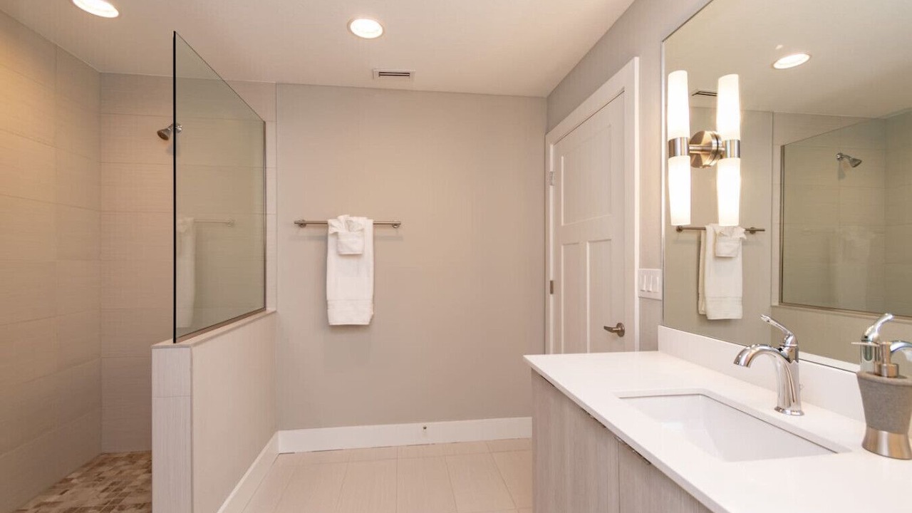 Photo of Bathroom in Caloosahatchee