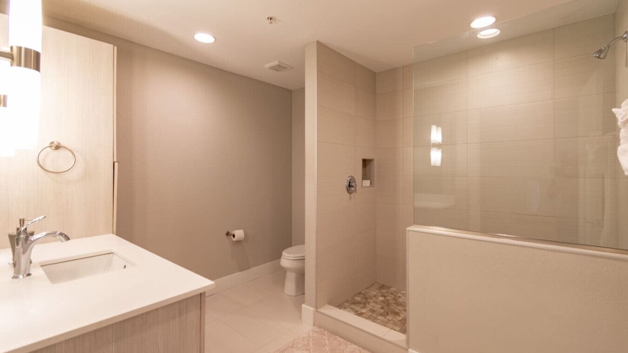 Photo of Bathroom in Caloosahatchee