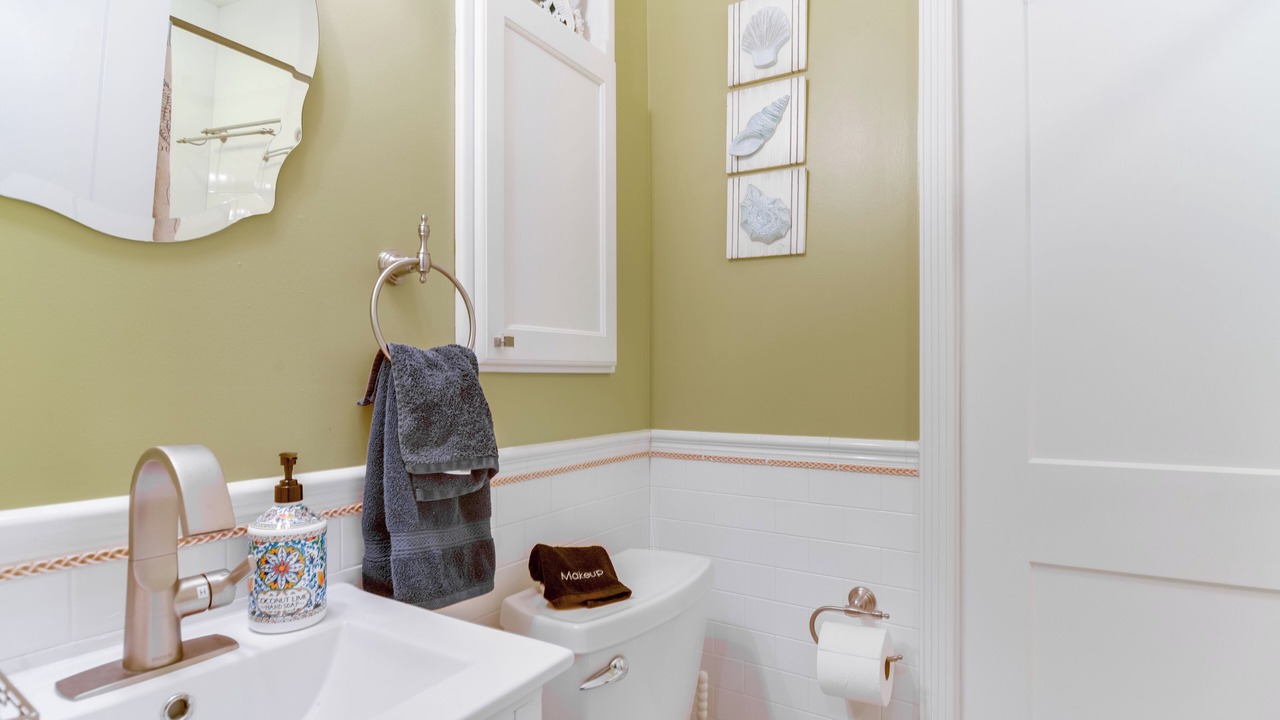 Photo of Bathroom in Anona