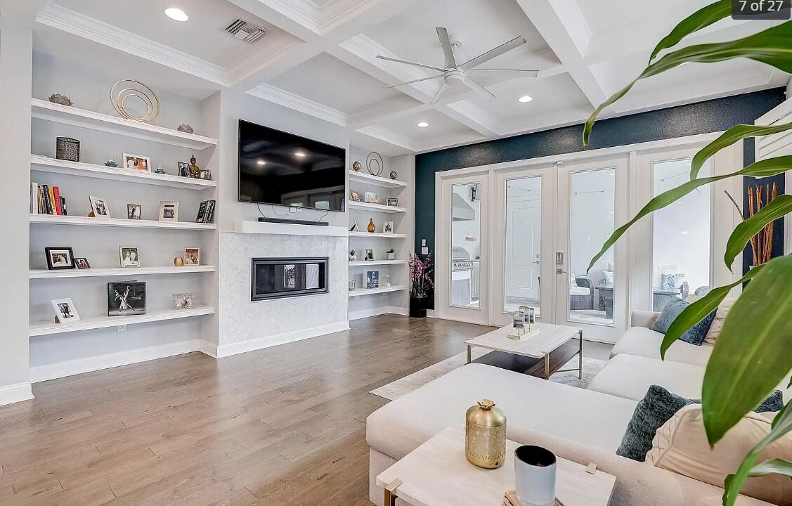 Photo of Livingroom in Courier City - Oscawana