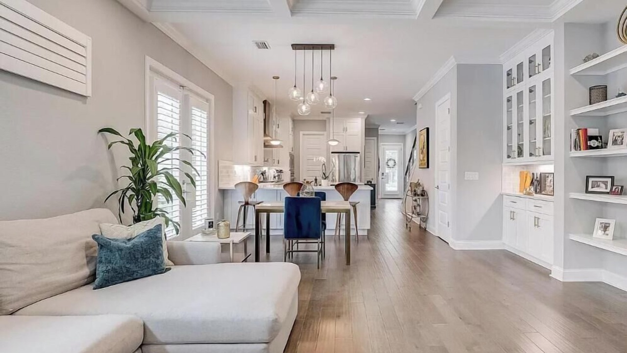 Photo of Livingroom in Courier City - Oscawana