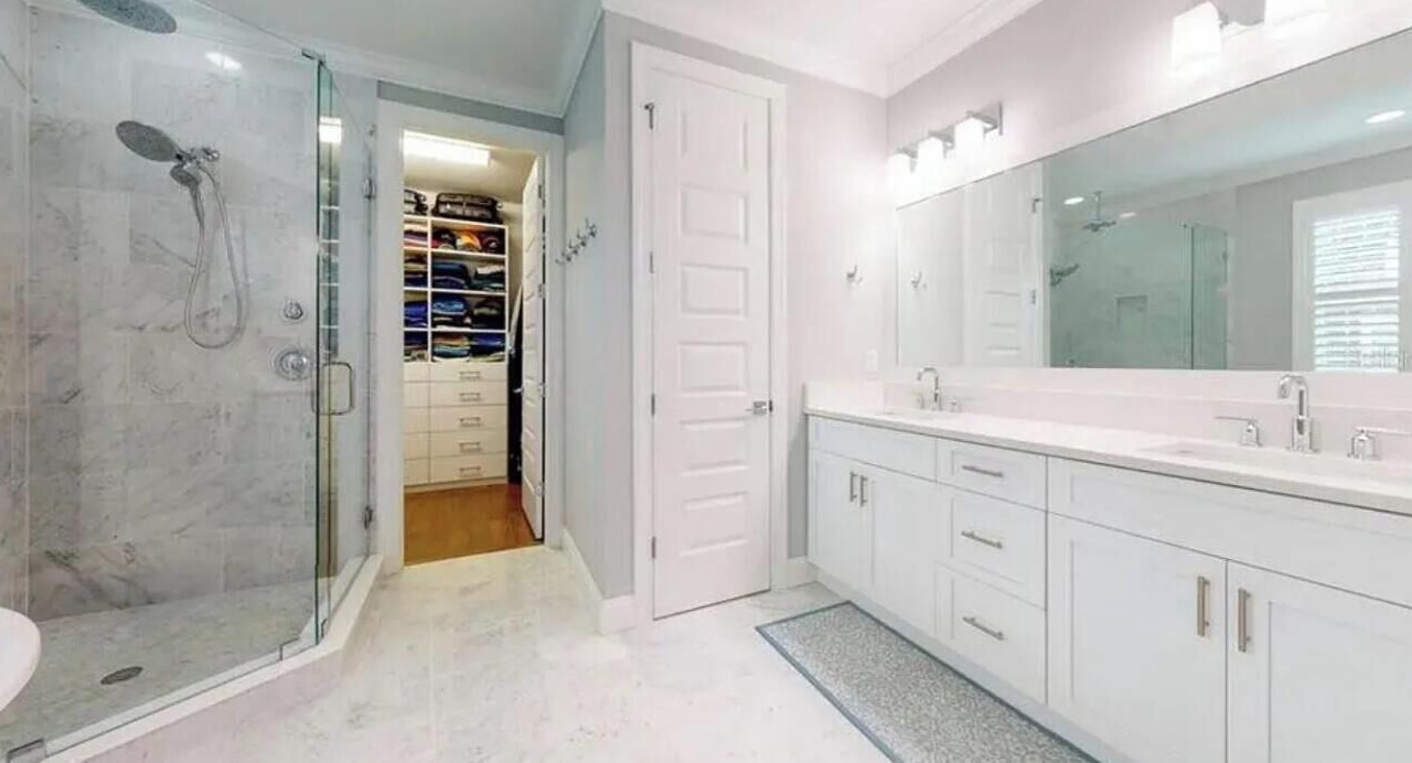 Photo of Bathroom in Courier City - Oscawana