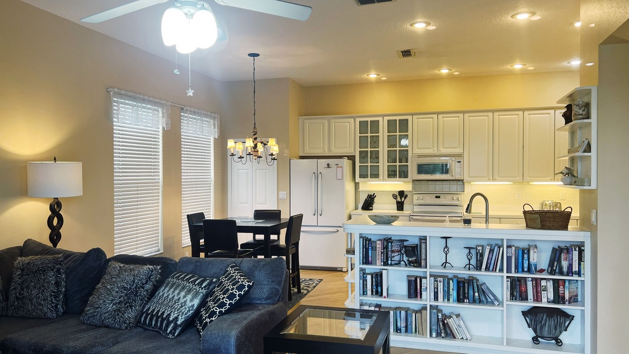Photo of Livingroom in River Pointe