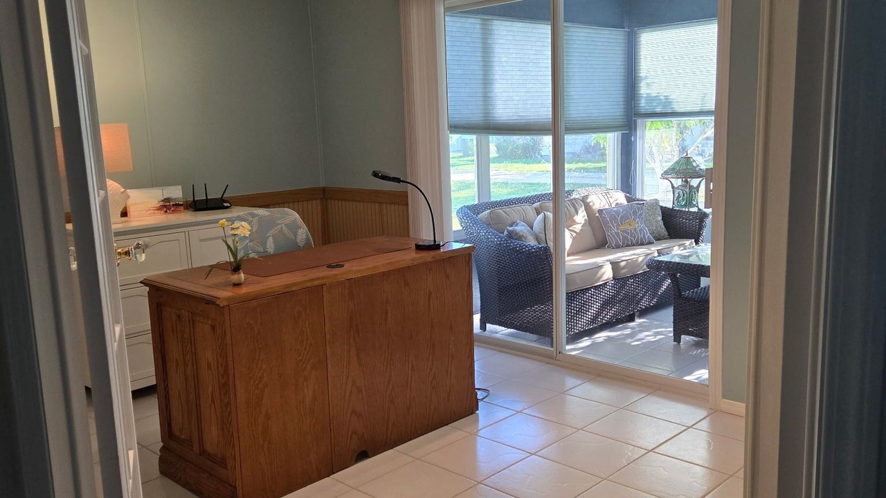 Photo of Livingroom in Barefoot Bay