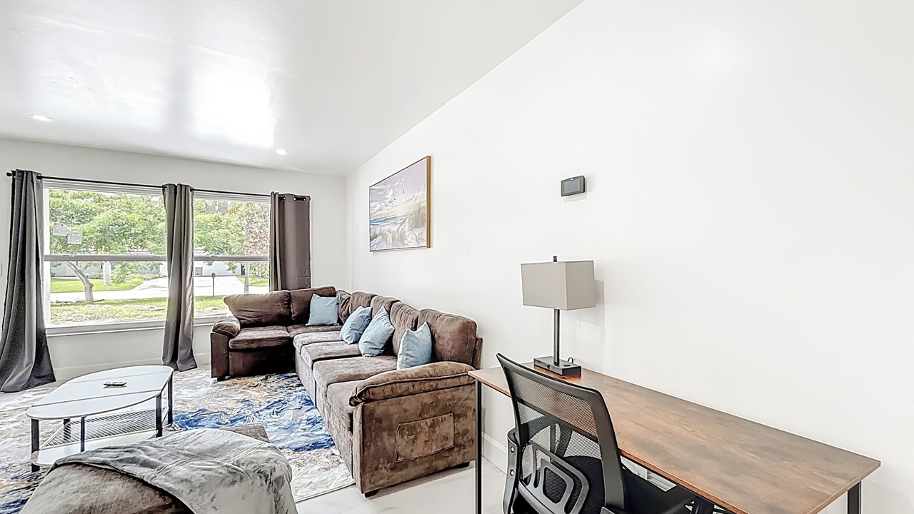 Photo of Livingroom in Tropic Palms