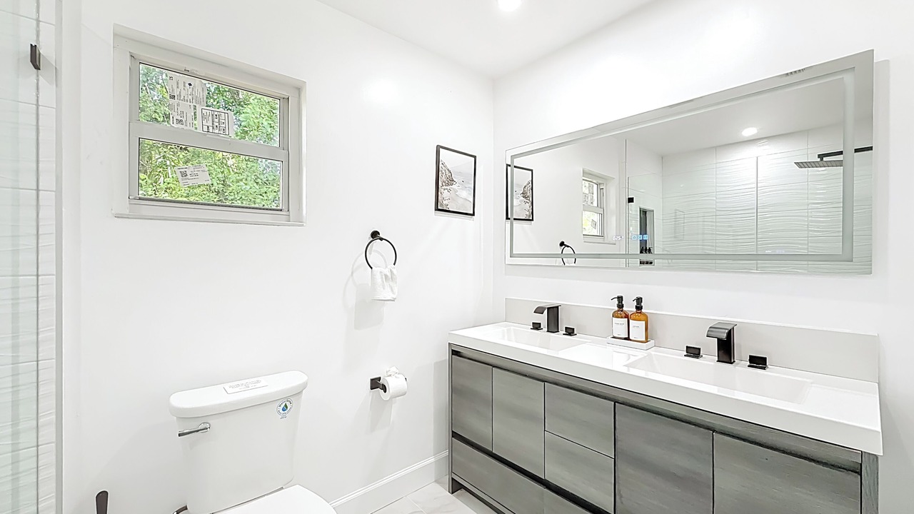 Photo of Bathroom in Tropic Palms