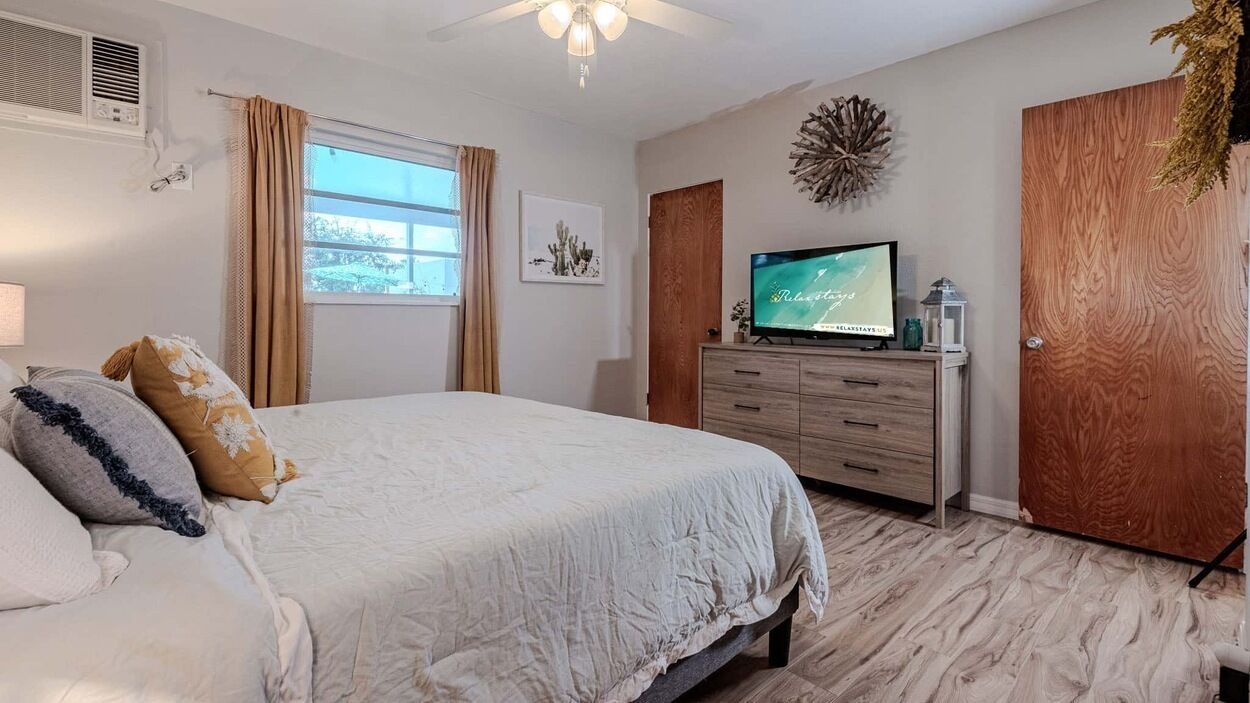 Photo of Bedroom in Venice Gardens
