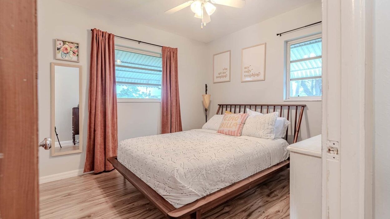 Photo of Bedroom in Venice Gardens