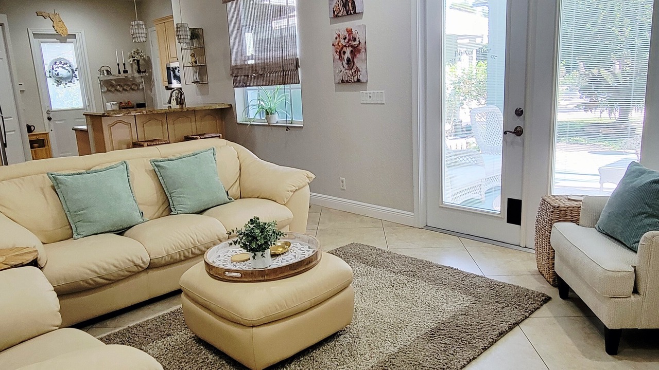 Photo of Livingroom in Hunt Club