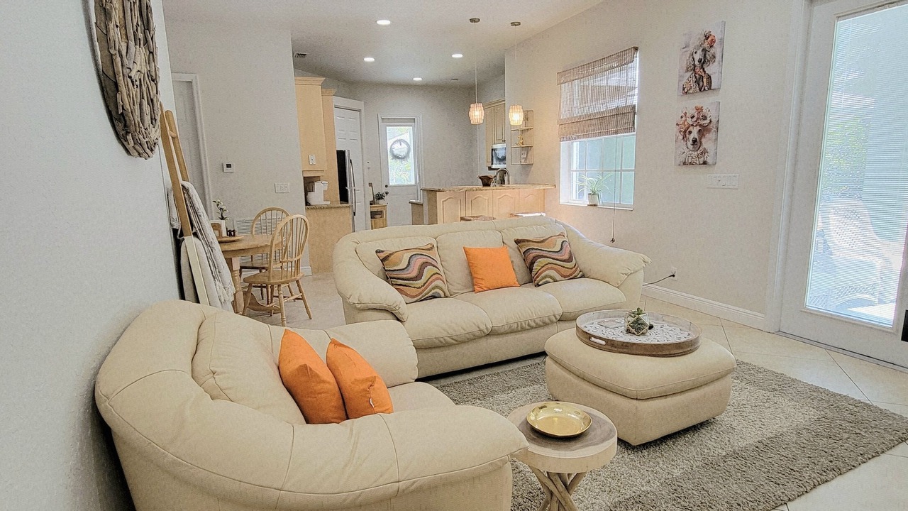 Photo of Livingroom in Hunt Club