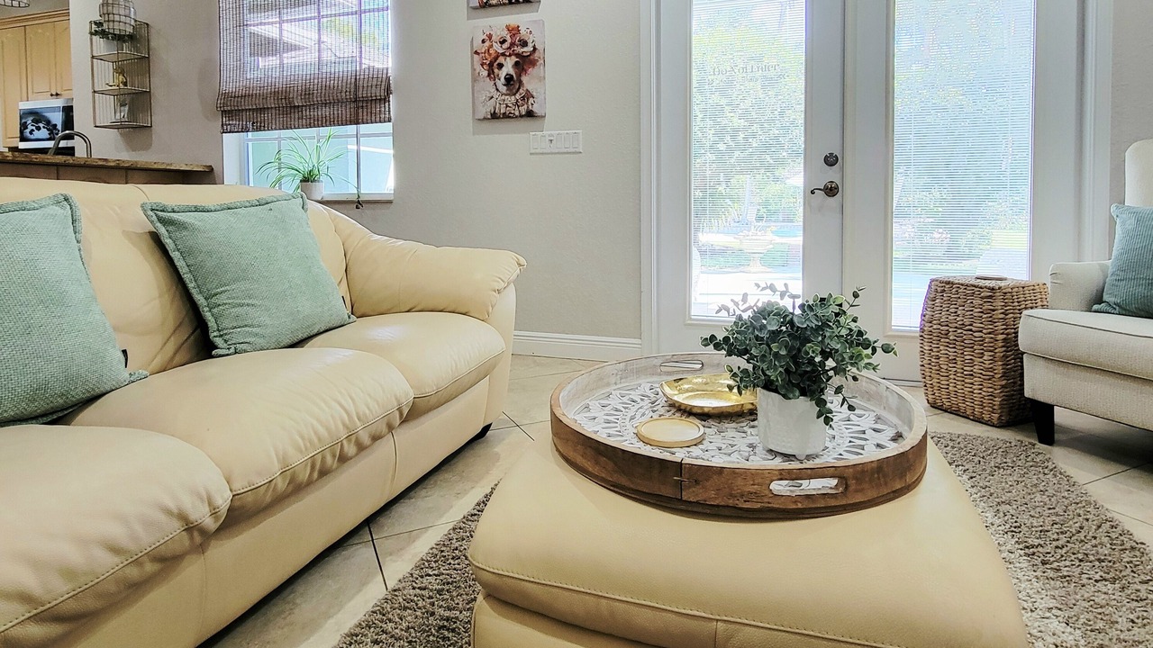 Photo of Livingroom in Hunt Club
