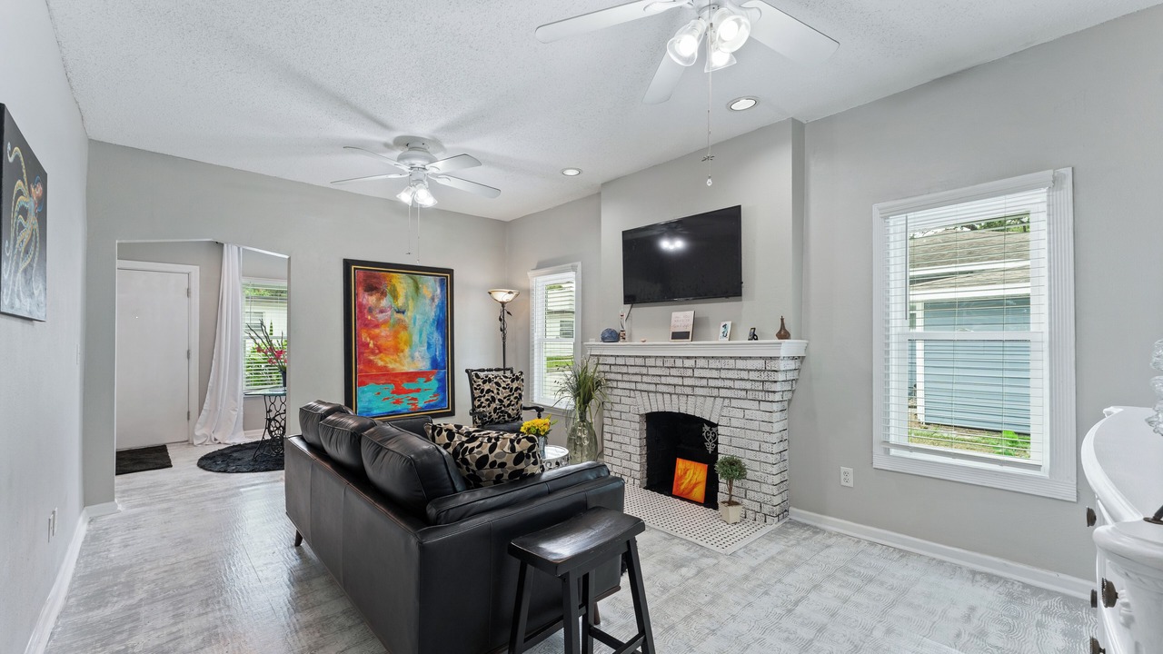 Photo of Livingroom in Historic Uptown