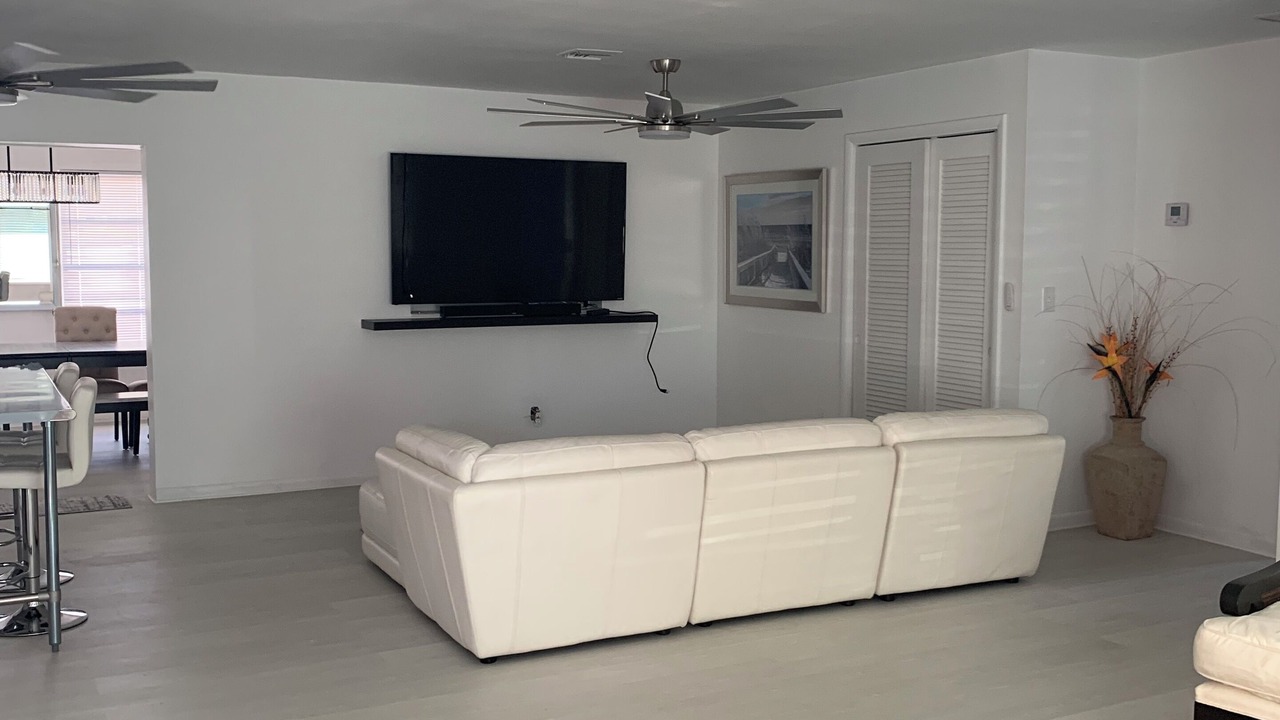 Photo of Livingroom in North Center Street