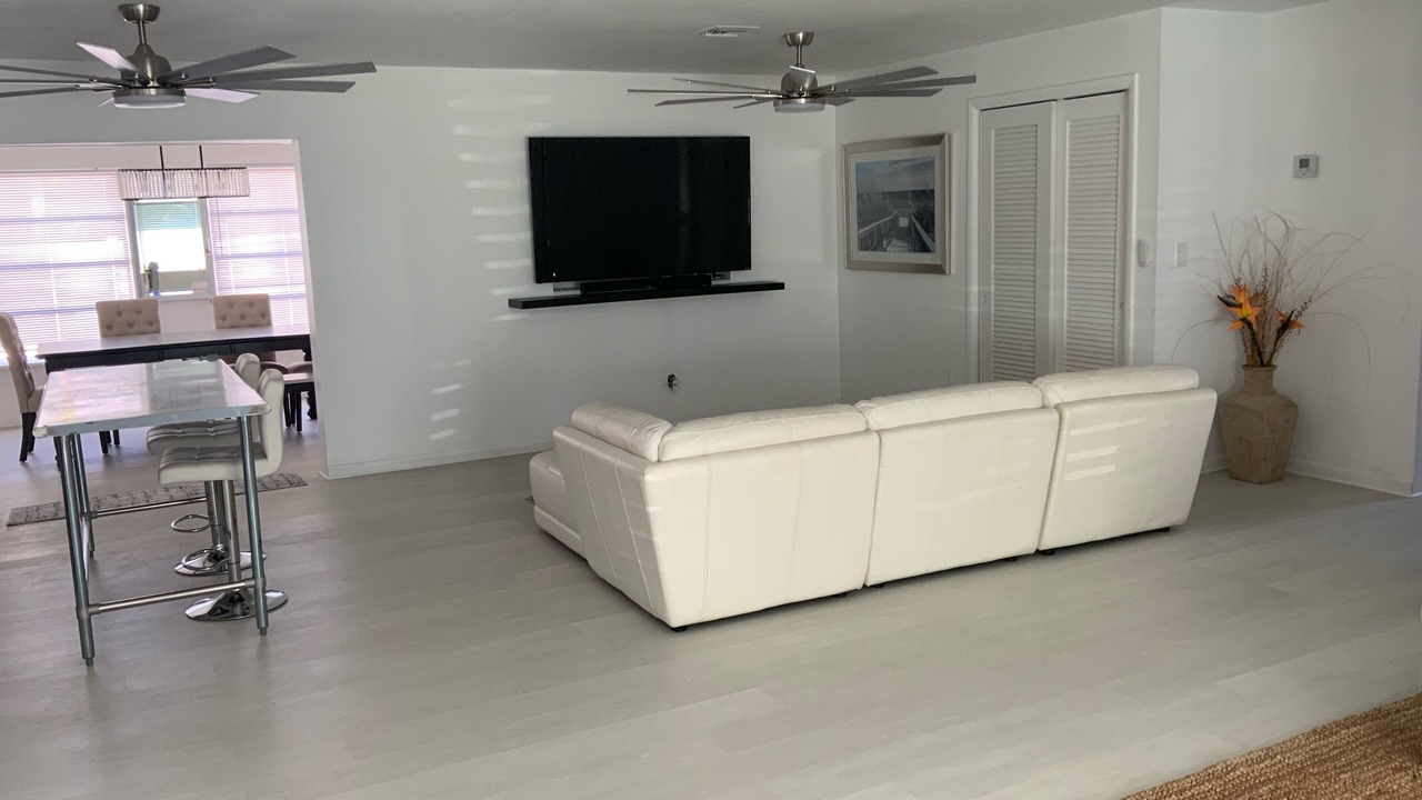 Photo of Livingroom in North Center Street