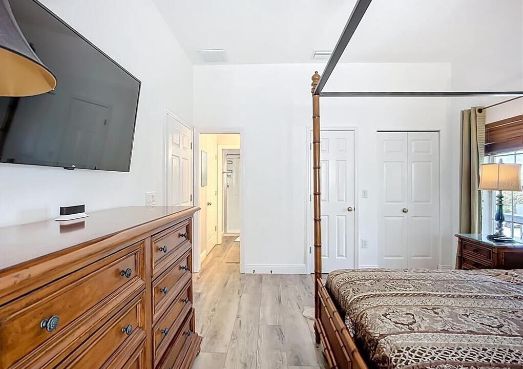 Photo of Bedroom in Bayshore Gardens