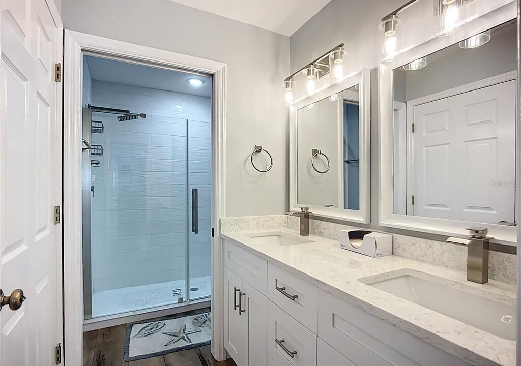 Photo of Bathroom in Bayshore Gardens