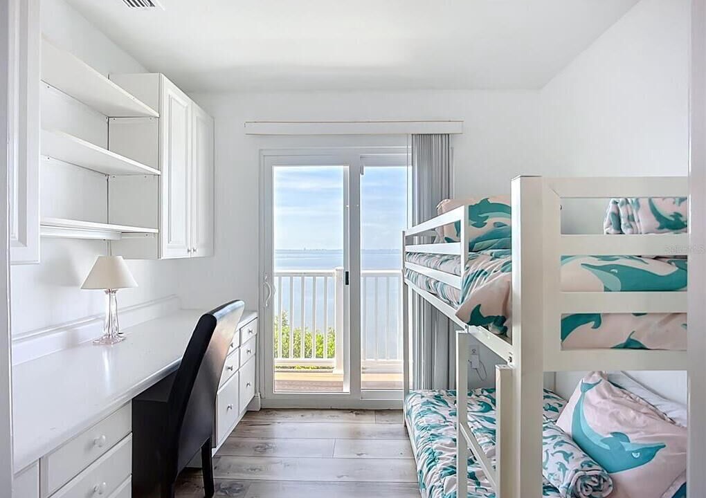 Photo of Bedroom in Bayshore Gardens