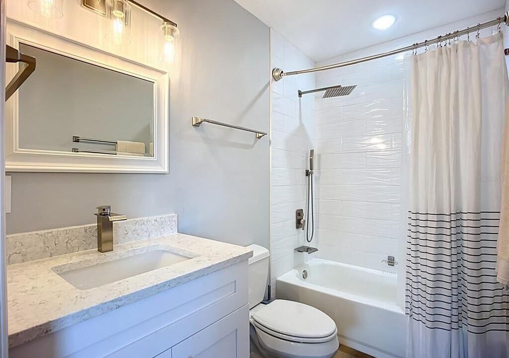 Photo of Bathroom in Bayshore Gardens
