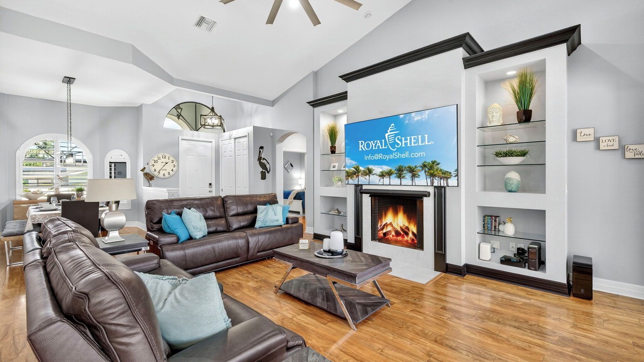 Photo of Livingroom in Yacht Club