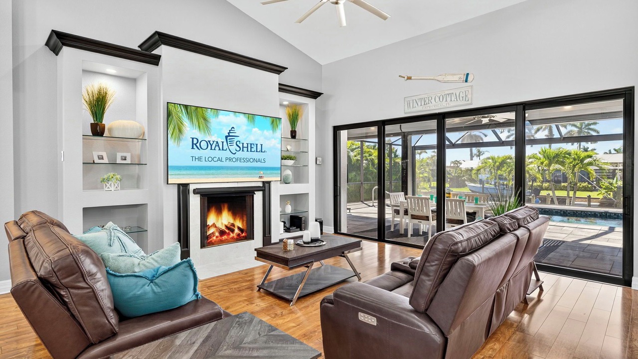 Photo of Livingroom in Yacht Club
