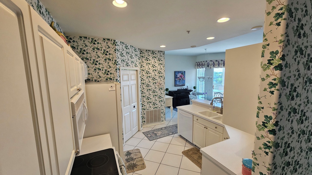 Photo of Kitchen in Tropical Cove