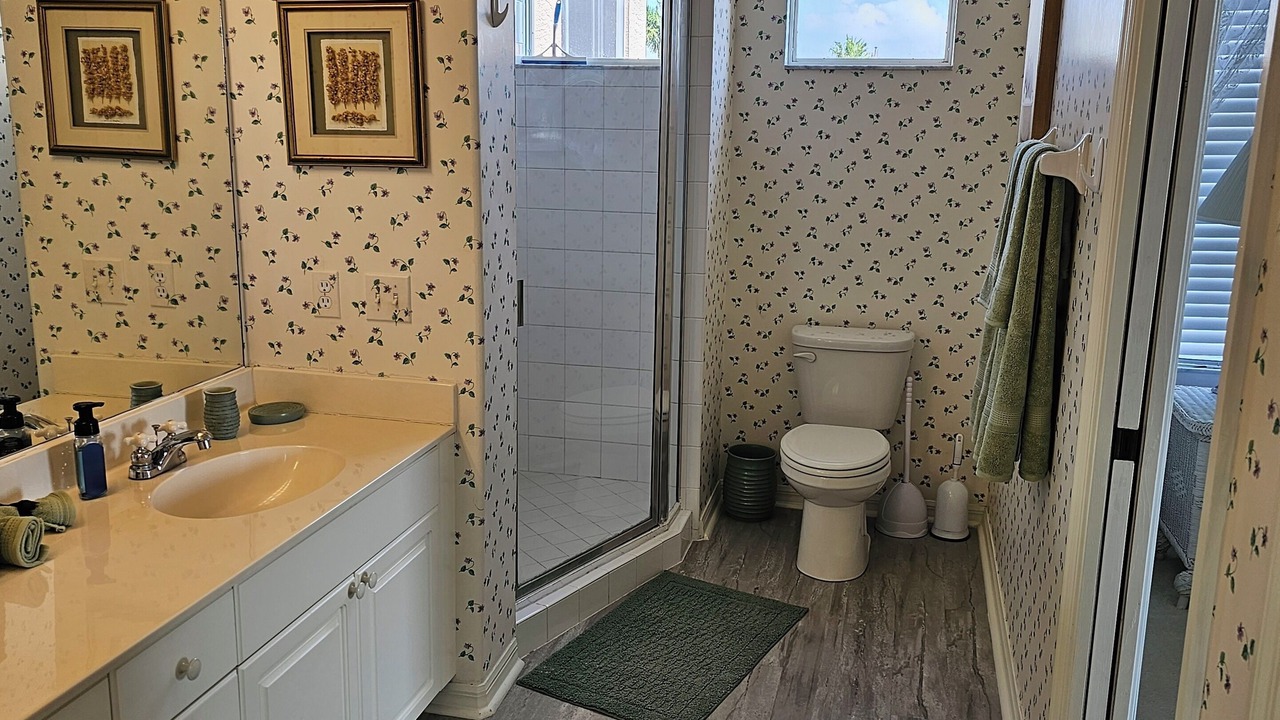 Photo of Bathroom in Tropical Cove