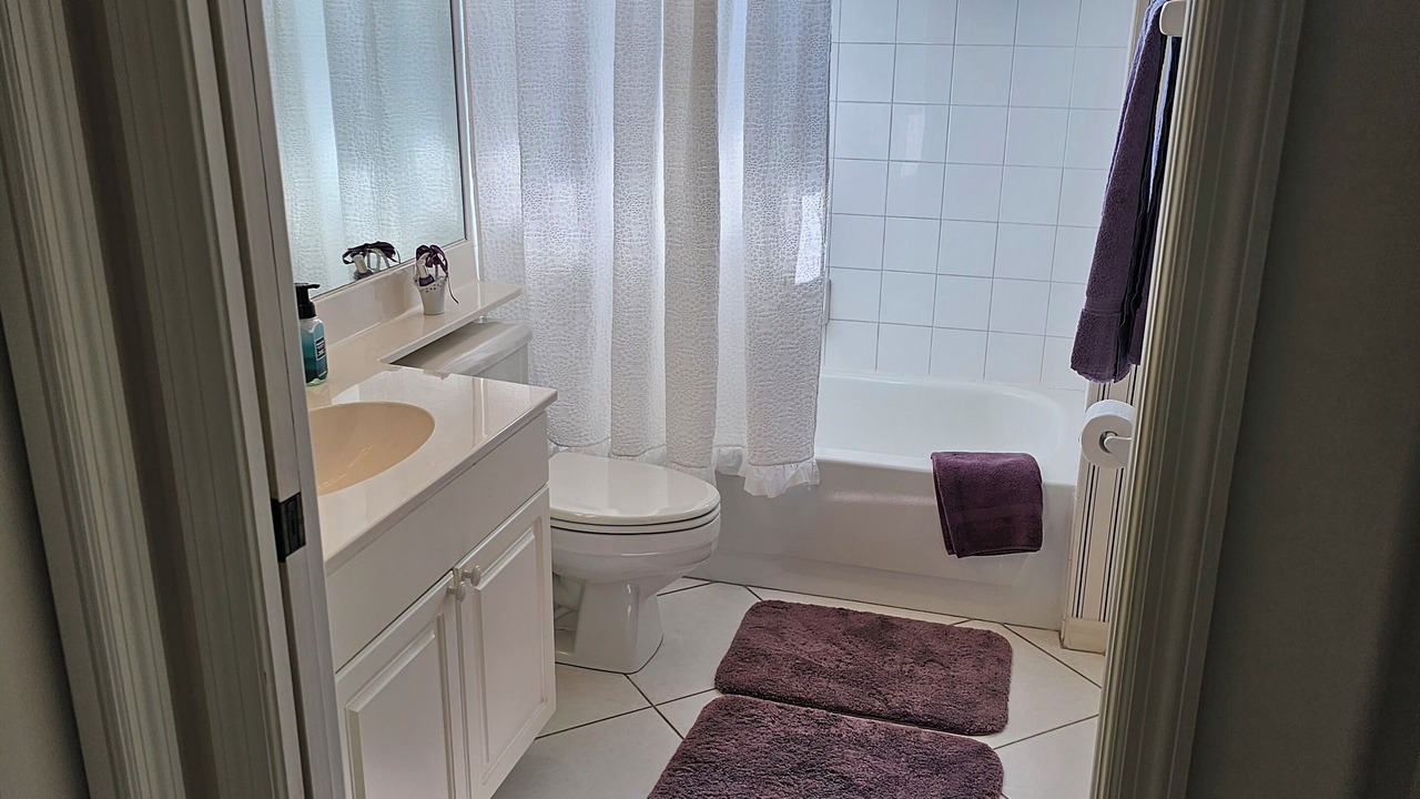 Photo of Bathroom in Tropical Cove