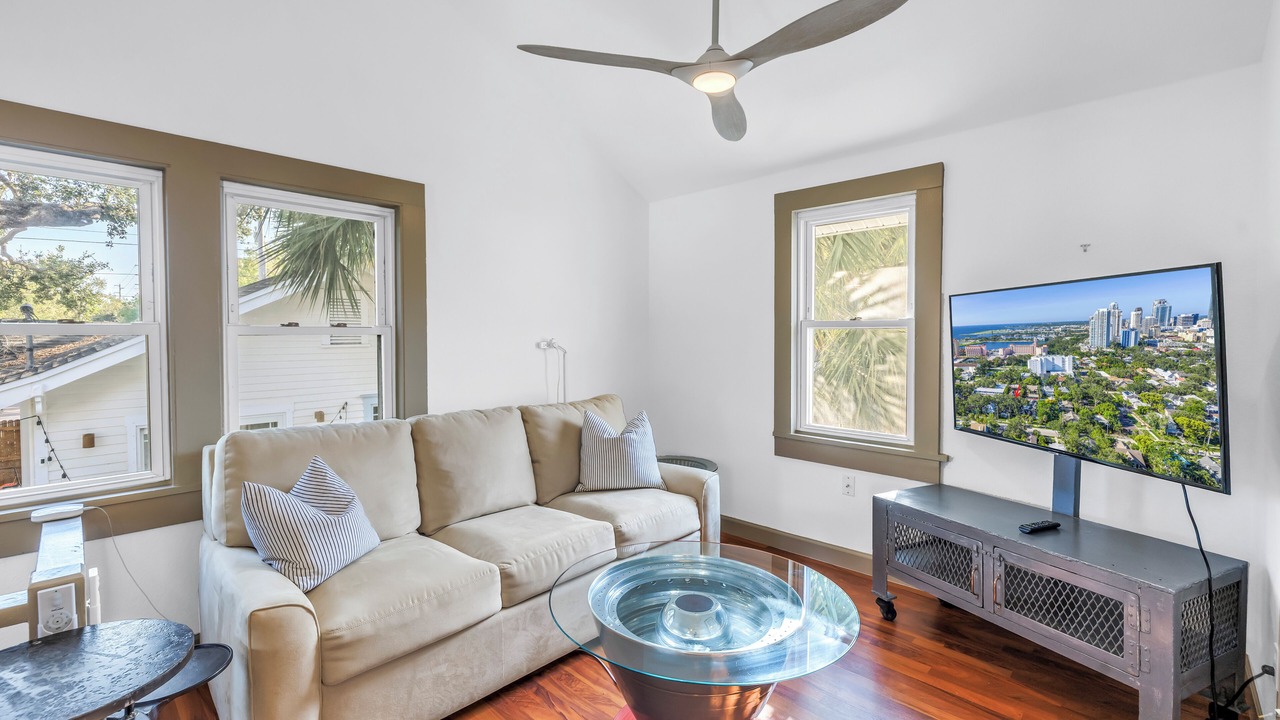 Photo of Livingroom in Historic Old Northeast