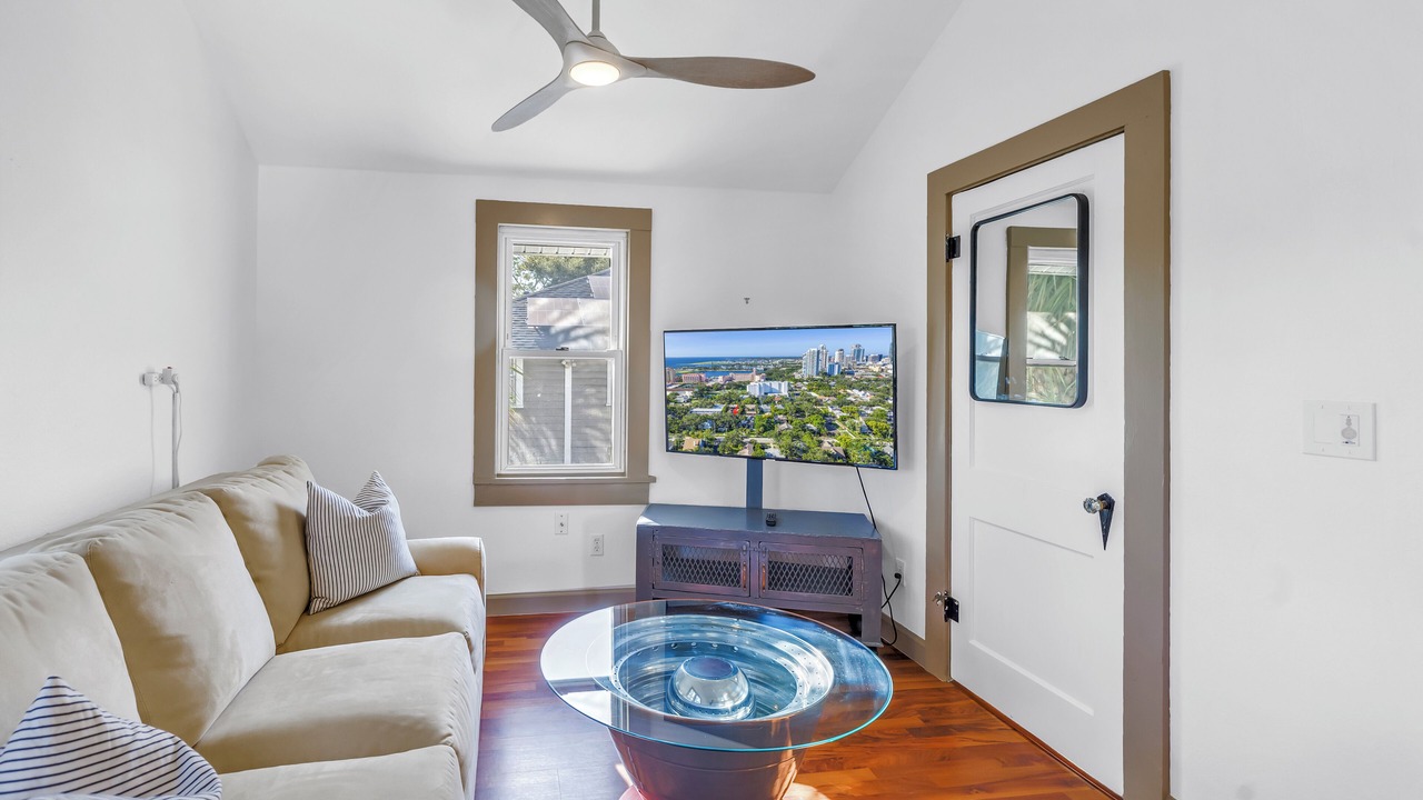 Photo of Livingroom in Historic Old Northeast
