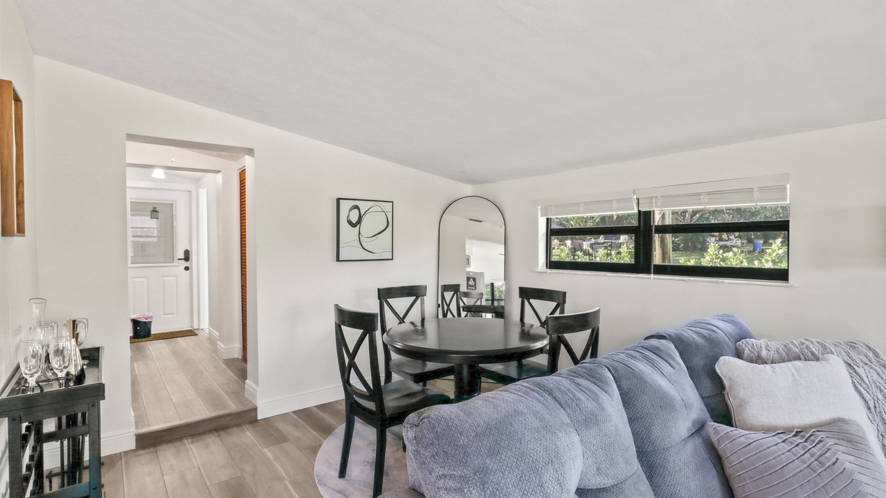 Photo of Livingroom in Jensen Beach