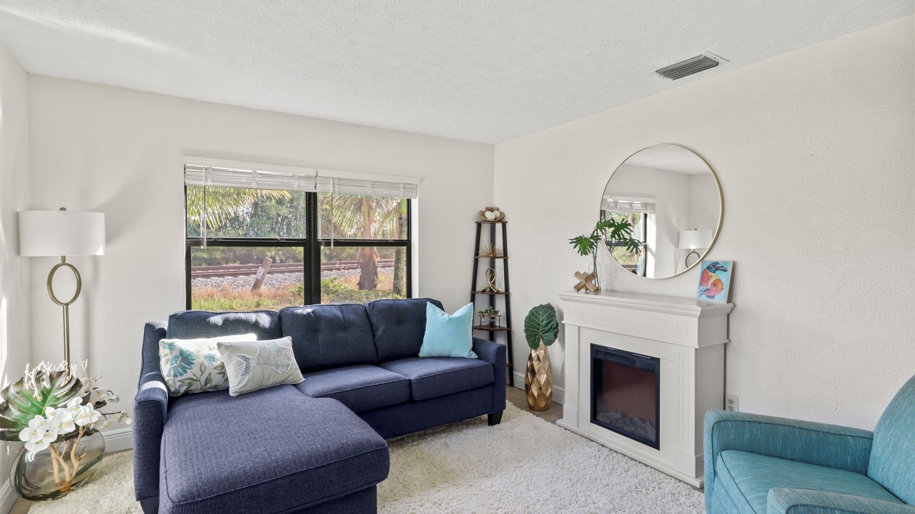 Photo of Livingroom in Jensen Beach