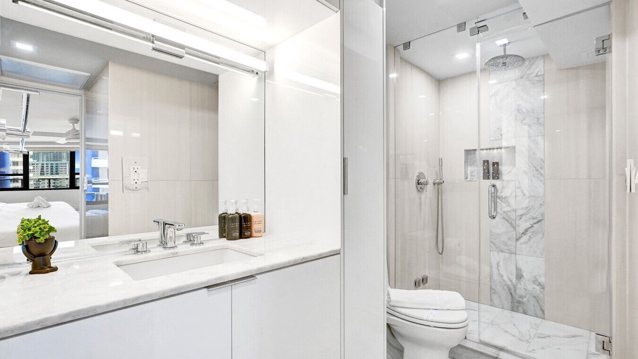 Photo of Bathroom in Mid Beach