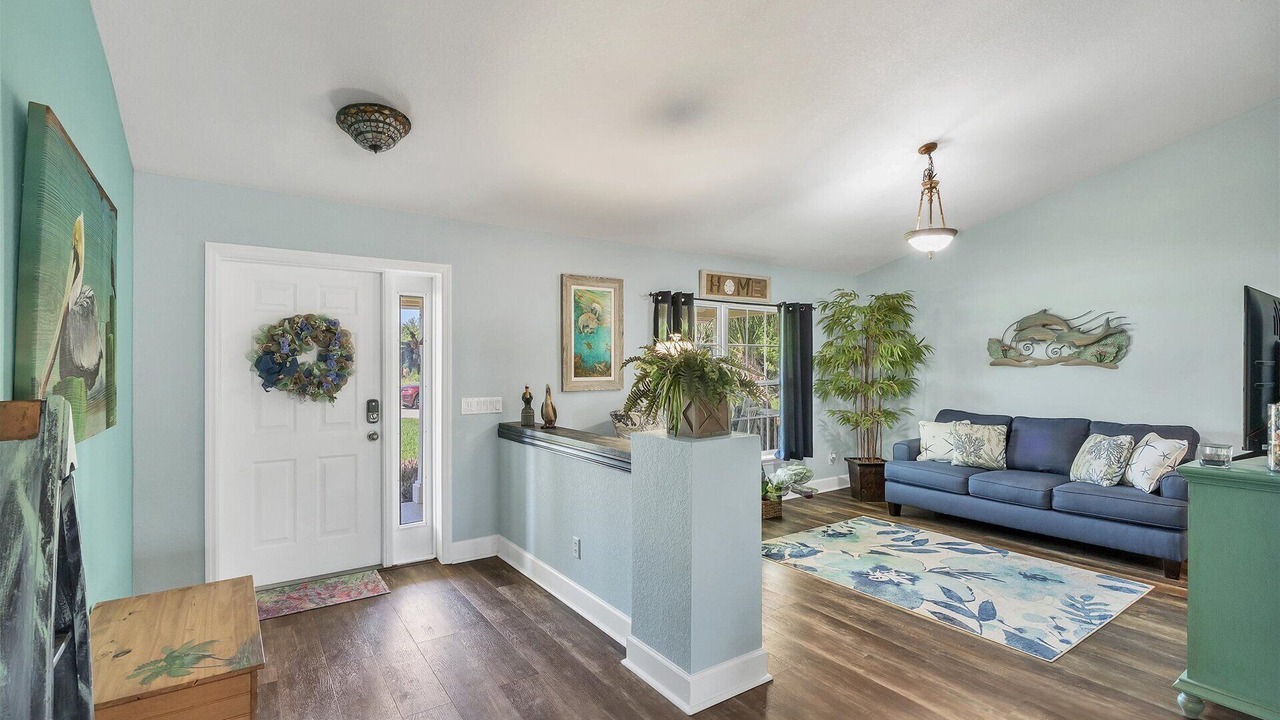 Photo of Livingroom in South Gulf Cove