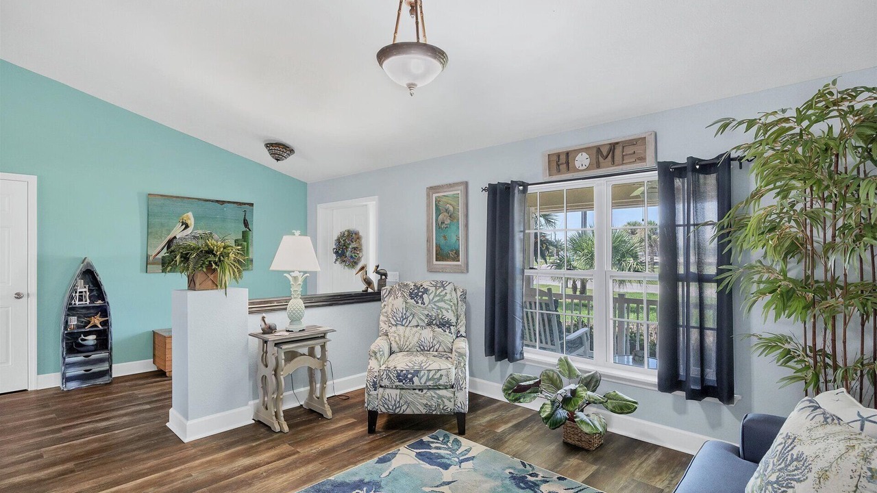 Photo of Livingroom in South Gulf Cove