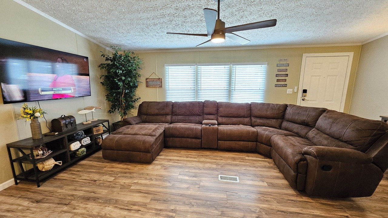 Photo of Livingroom in Taylor Creek