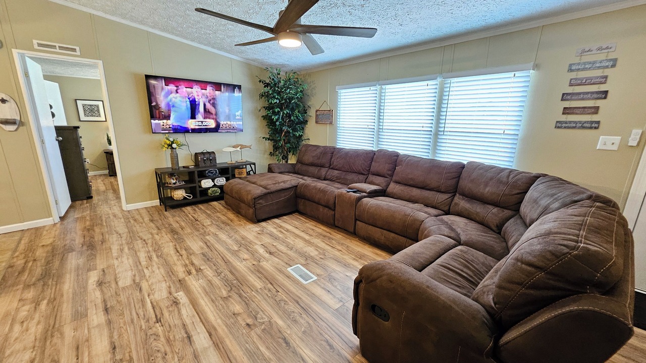 Photo of Livingroom in Taylor Creek