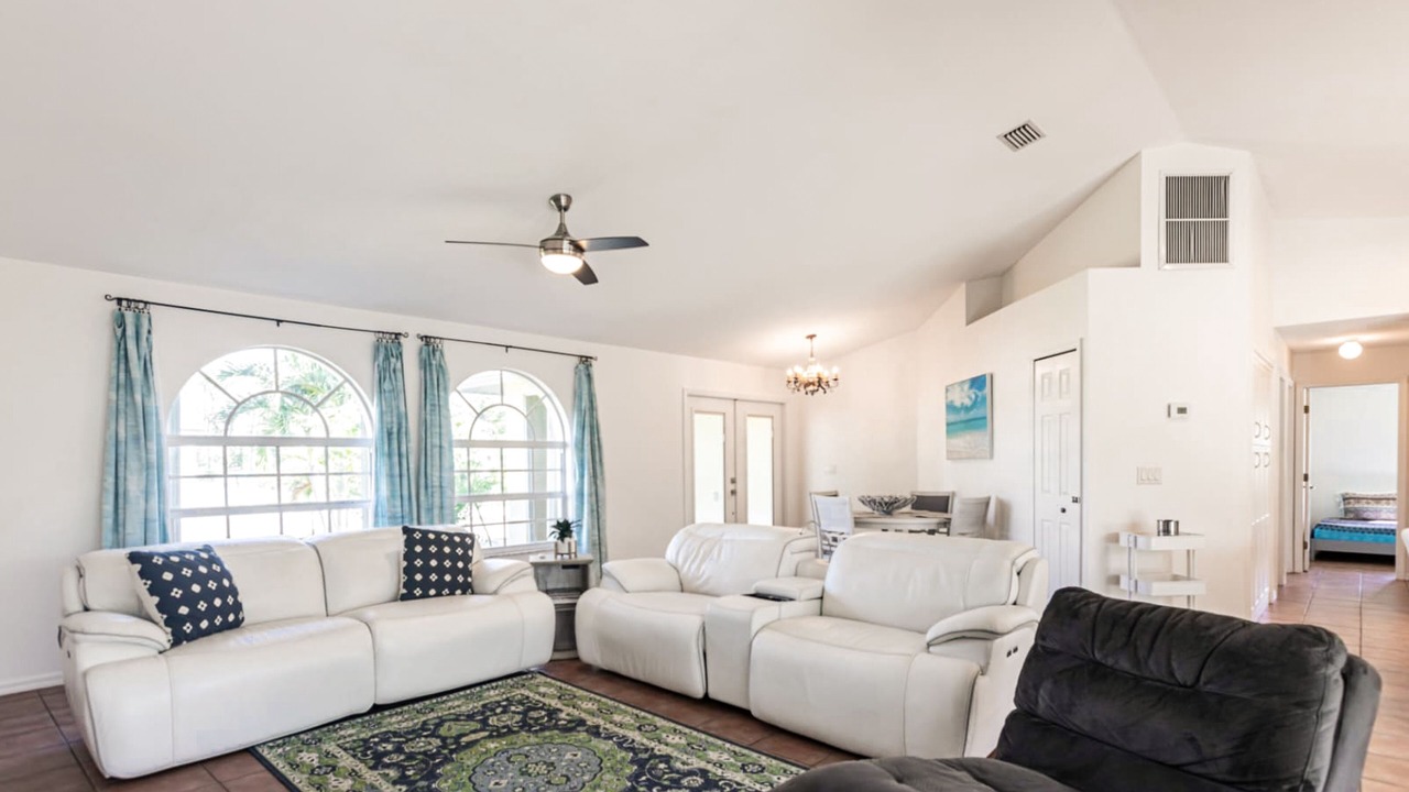 Photo of Livingroom in Saint James City