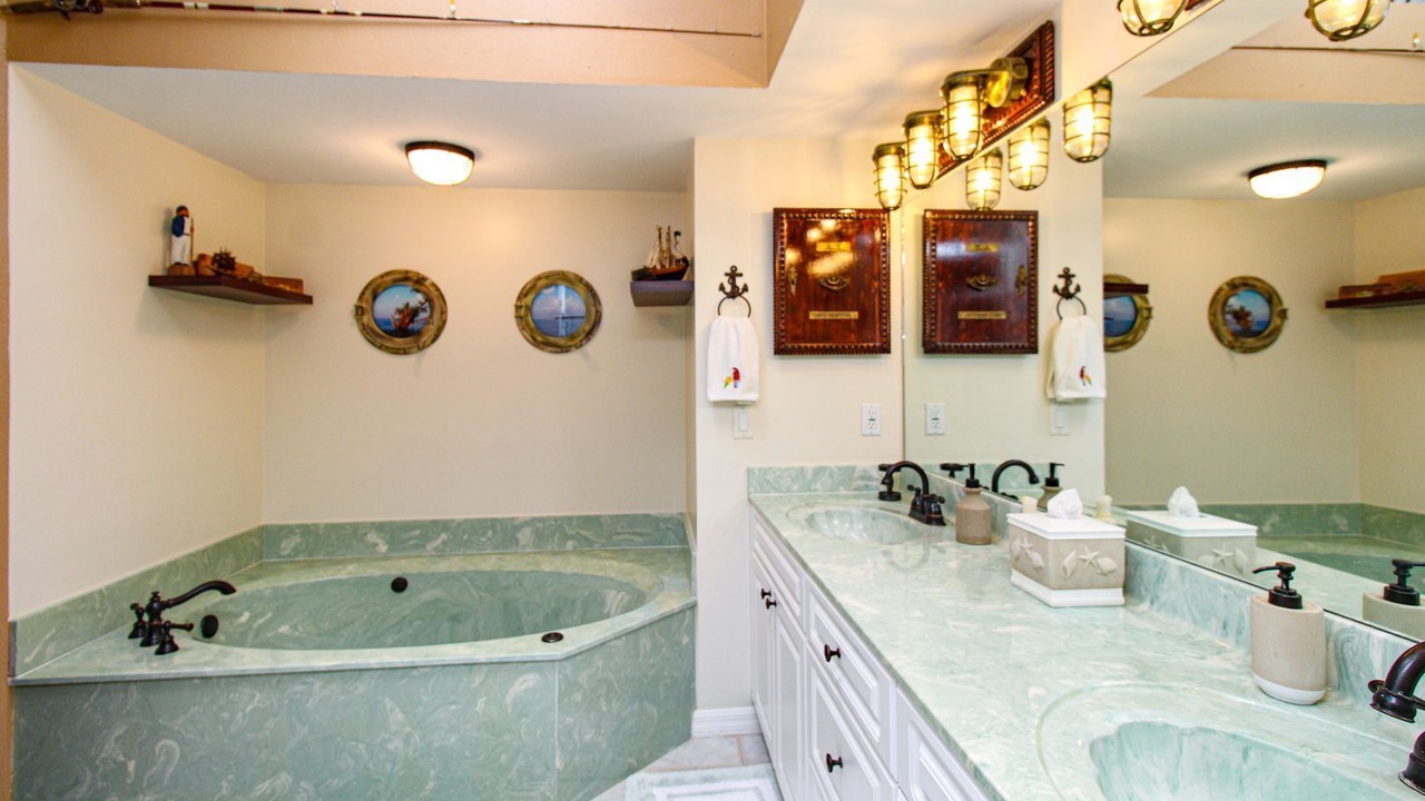 Photo of Bathroom in Naples
