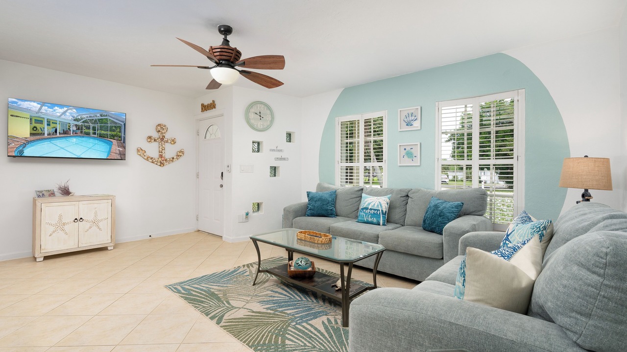 Photo of Livingroom in Yacht Club