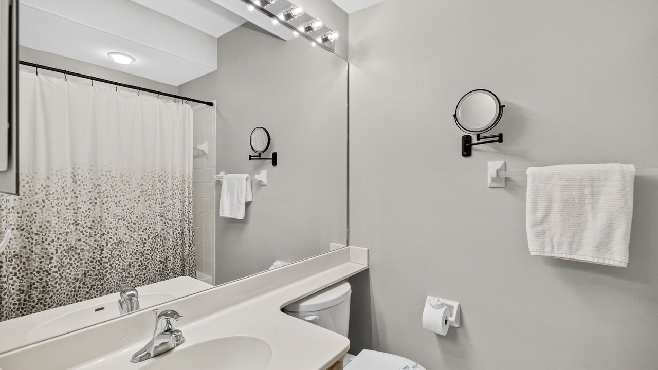 Photo of Bathroom in Tropical Cove